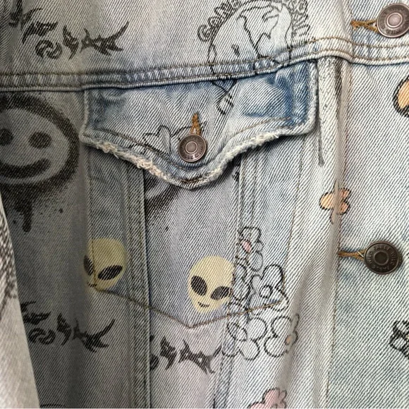 RB1 Wild fable distress denim graffiti jacket size small - Picture 4 of 10